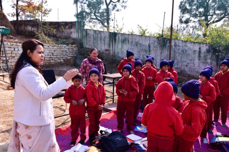 जिलाधिकारी ने नीलेश्वर स्थित आश्रम पद्धति विद्यालय, वृद्धाश्रम एवं विशेष दत्तक ग्रहण केंद्र का किया निरीक्षण   अधिकारियों को अवश्यक व्यवस्थाएं सुदृढ़ करने के दिए निर्देश