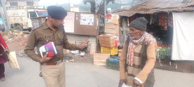 बुजुर्गों का सम्मान, पुलिस का अभिमान: बागेश्वर पुलिस ने ‘सीनियर सिटीजन’ से भेंट कर जाना उनका कुशलक्षेम।