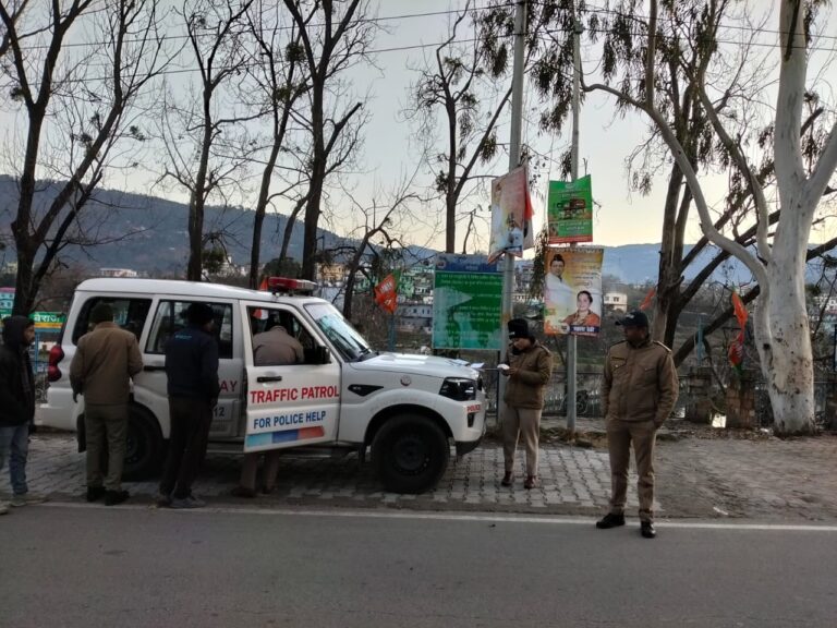 सुरक्षा और यातायात व्यवस्था पर बागेश्वर पुलिस सख्त; नियम तोड़ने वाले 45 वाहनों पर कार्यवाही, 3 वाहनो को किया सीज…