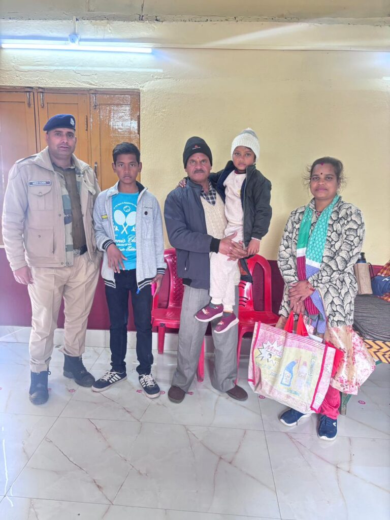 मानवता और सेवा का संगम- उत्तरायणी मेले में अपनों से बिछड़े दो मासूमों को बागेश्वर पुलिस ने परिजनों से मिलाया, पिथौरागढ़ के युवक का खोया पर्स भी किया बरामद।