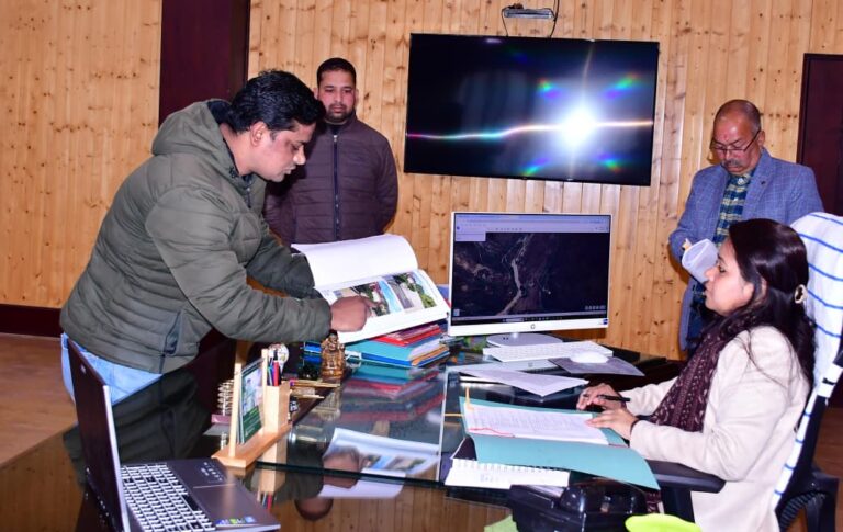 जिलाधिकारी की सख्त निर्देश: दैवीय आपदा मद के कार्यों में गुणवत्ता, पारदर्शिता व समयबद्धता अनिवार्य ….