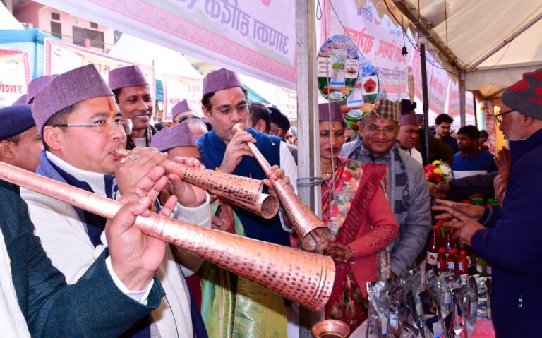 उत्तरायणी मेले में मुख्यमंत्री का वर्चुअल संबोधन, बागेश्वर को मिली महत्वपूर्ण विकास घोषणाएं   📌 उत्तरायणी मेला: पौराणिक विरासत और लोकसंस्कृति के संग विकास का संदेश, बागेश्वर को नई परियोजनाओं की घोषणा / उत्तरायणी मेला: सरयू–गोमती संगम पर श्रद्धा, लोकसंस्कृति और जनआस्था का भव्य आयोजन