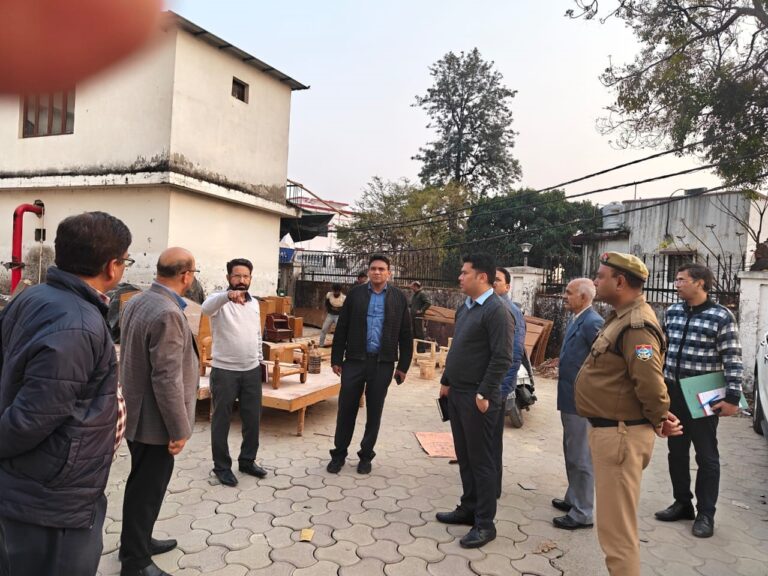 कुंभ 2027 से पहले अतिथि गृहों की बदलेगी सूरत, आधुनिक सुविधाओं और सुरक्षा मानकों से होंगे सुसज्जित / देहरादून से हरिद्वार तक सचिव आवास डॉ. आर. राजेश कुमार  का औचक निरीक्षण, व्यवस्थाओं में सुधार को लेकर अधिकारियों को सख्त निर्देश