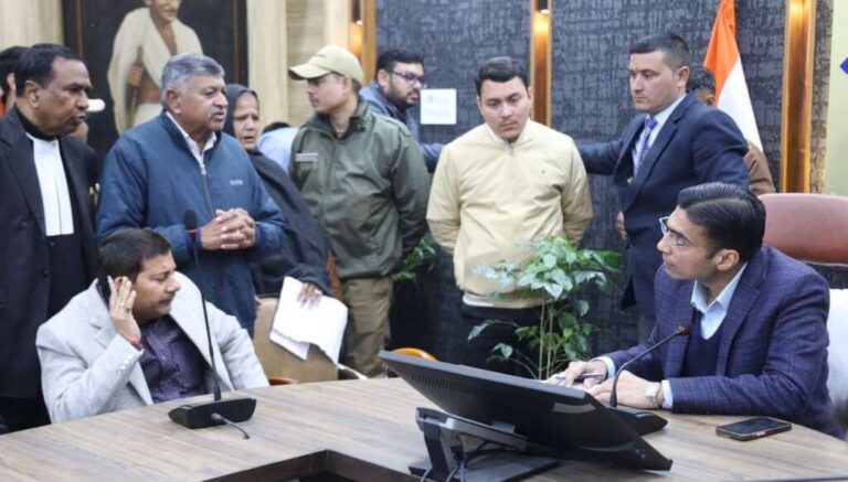 देहरादून – पिता को नहीं दिया भरण पोषण, डीएम ने पुत्र की काटी आरसी ।।