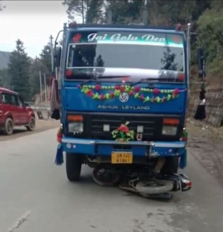 चमोली में दर्दनाक सड़क हादसा: नशे में डंपर चालक ने युवक को कुचला, एम्बुलेंस खराब होने से मौत…