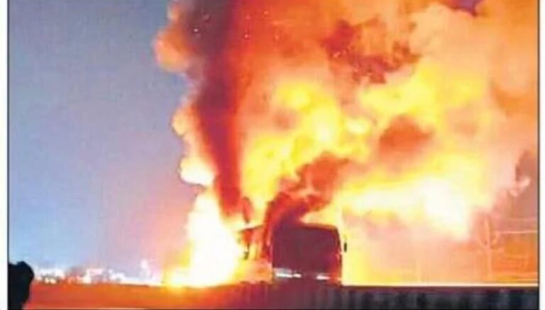 ऋषिकेश: दून–हरिद्वार हाईवे पर भीषण हादसा, पांच वाहनों की टक्कर के बाद लगी आग, महिला की मौत…