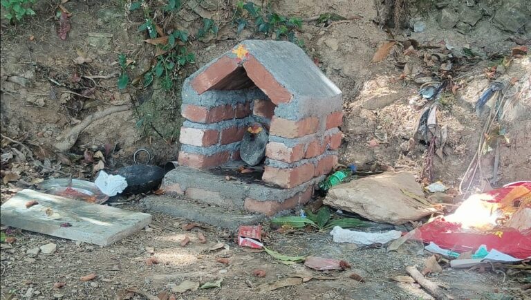 कौसानी इंटर कॉलेज में अंधविश्वास का साया: 90 साल पुराने संस्थान पर संकट के बादल…