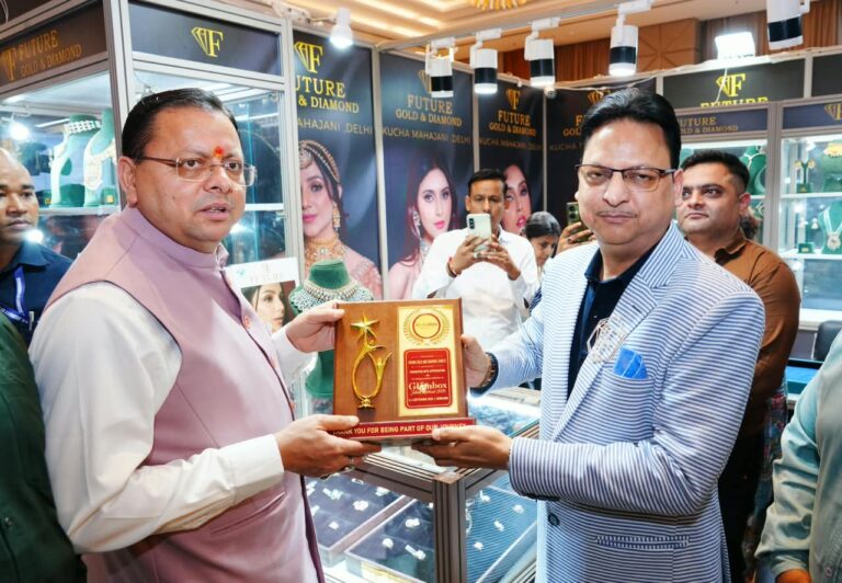 मुख्यमंत्री धामी ने सर्राफ मंडल की भव्य एग्जीबिशन का किया अवलोकन
