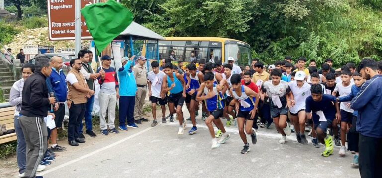गांधी-शास्त्री जयंती पर जिला स्तरीय क्रॉस कंट्री दौड़ आयोजित, 300 धावकों ने लिया हिस्सा